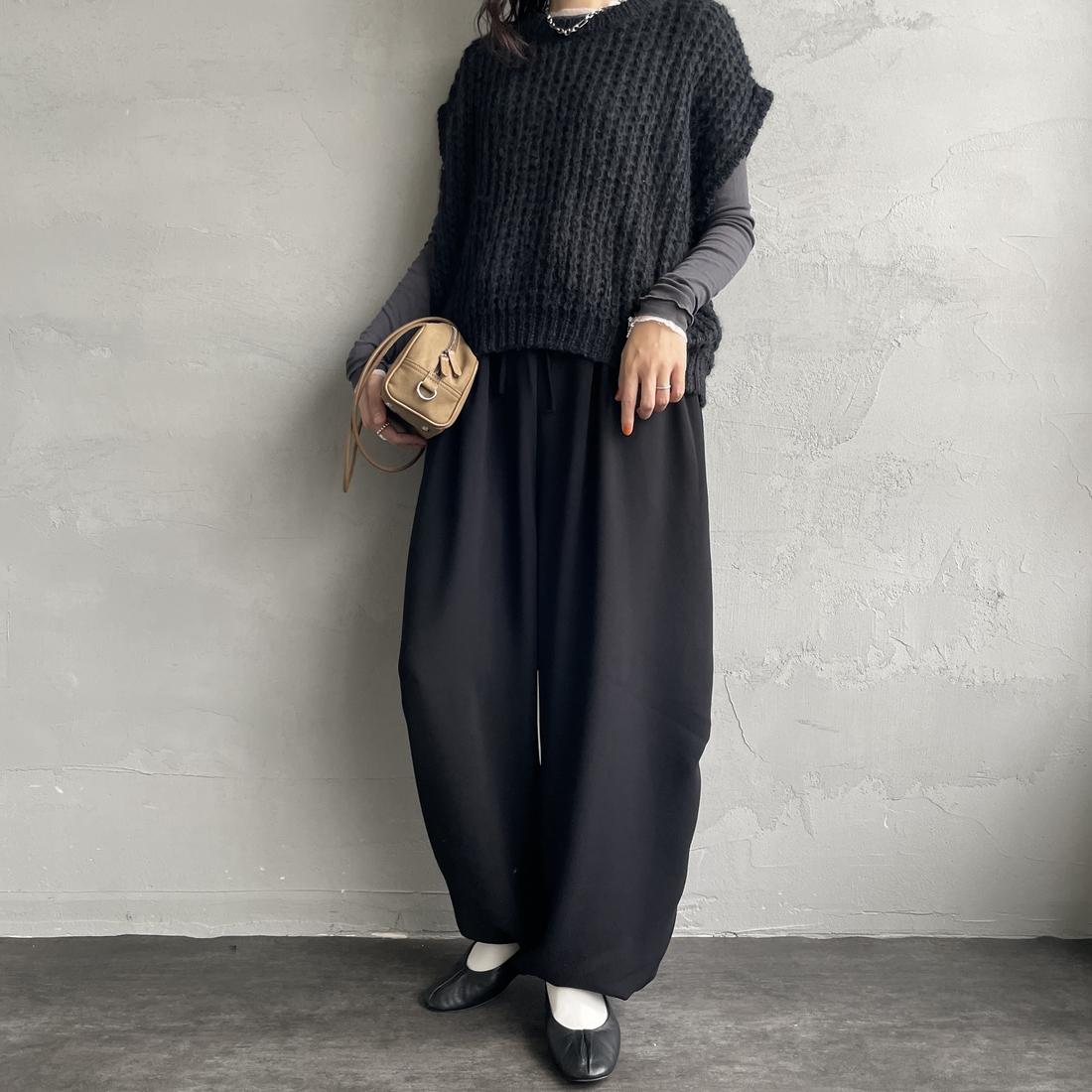 mizuiro ind [ミズイロインド] ドローストリングヘムパンツ [4-260062] 99 BLACK &&モデル身長：160cm 着用サイズ：F&&