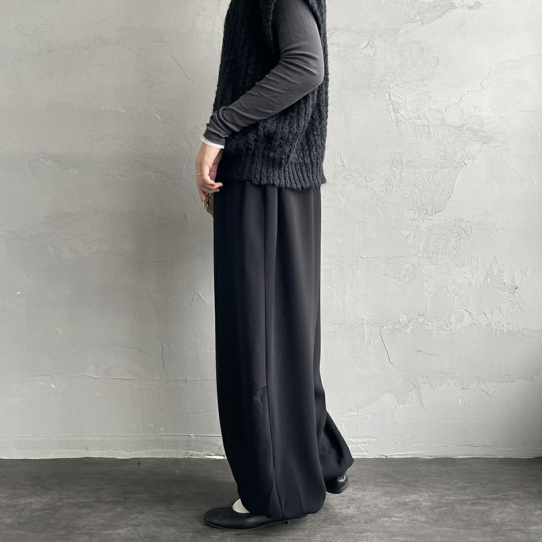 mizuiro ind [ミズイロインド] ドローストリングヘムパンツ [4-260062] 99 BLACK &&モデル身長：160cm 着用サイズ：F&&