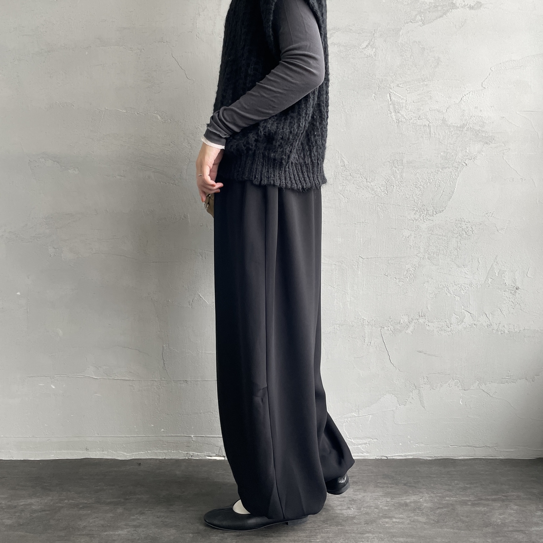 mizuiro ind [ミズイロインド] ドローストリングヘムパンツ [4-260062] 99 BLACK &&モデル身長：160cm 着用サイズ：F&&