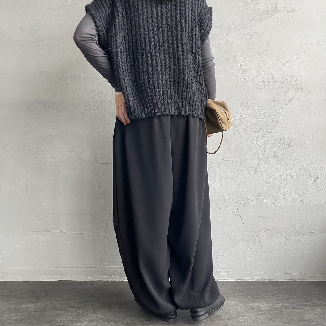 mizuiro ind [ミズイロインド] ドローストリングヘムパンツ [4-260062] 99 BLACK &&モデル身長：160cm 着用サイズ：F&&