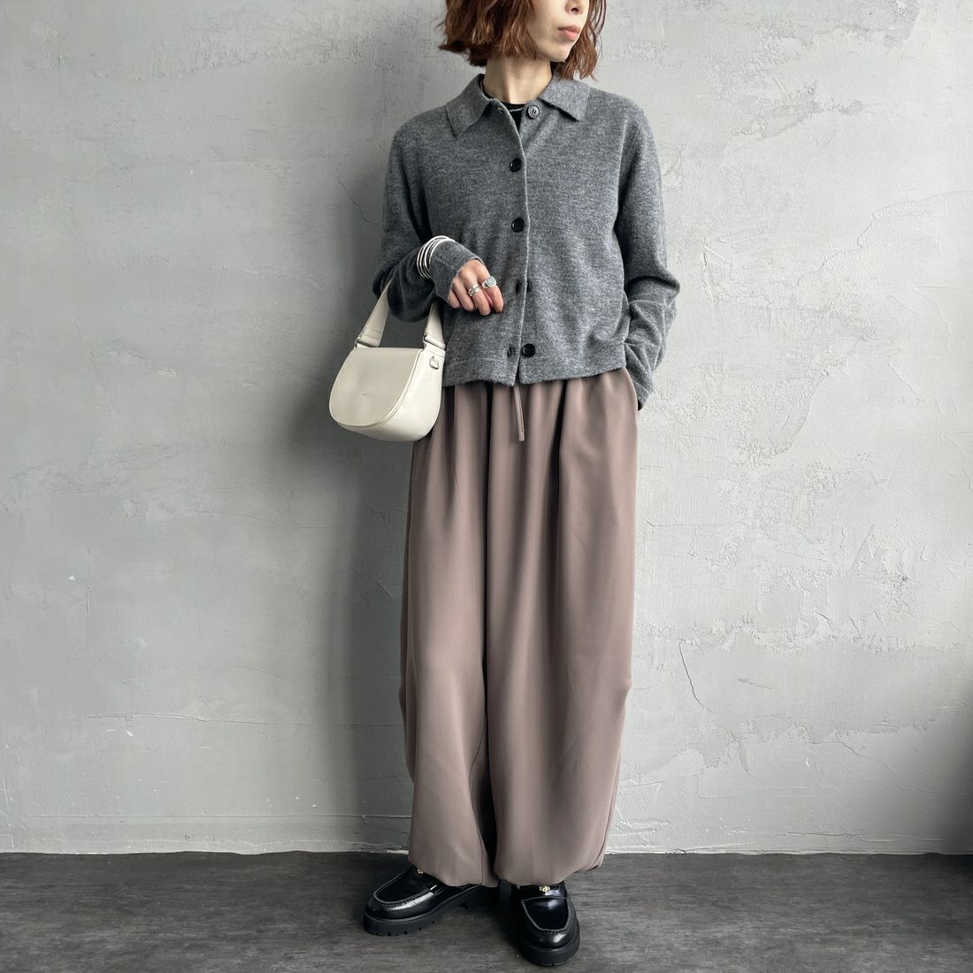 mizuiro ind [ミズイロインド] ドローストリングヘムパンツ [4-260062] 20 BEIGE &&モデル身長：158cm 着用サイズ：F&&