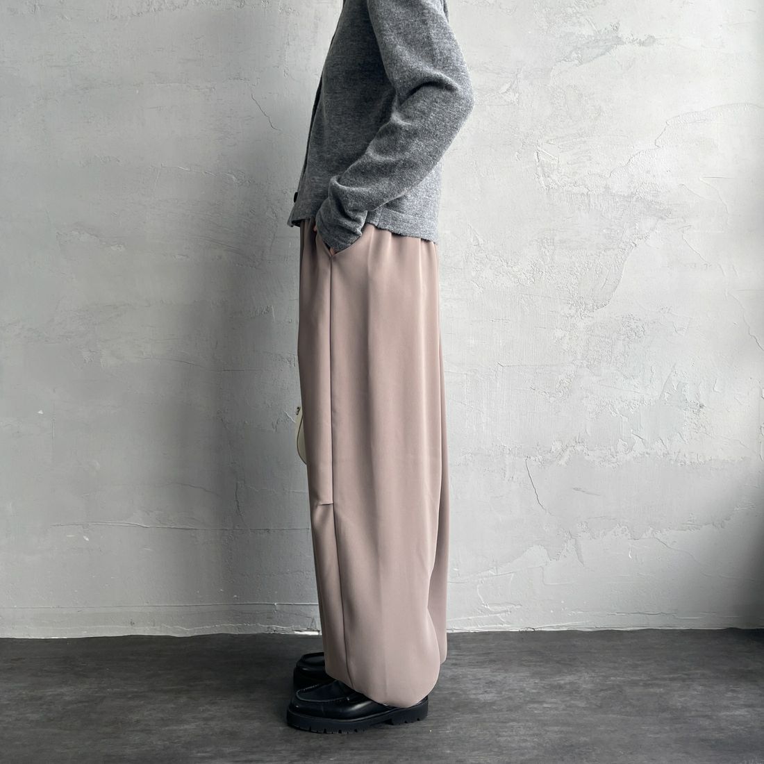 mizuiro ind [ミズイロインド] ドローストリングヘムパンツ [4-260062] 20 BEIGE &&モデル身長：158cm 着用サイズ：F&&