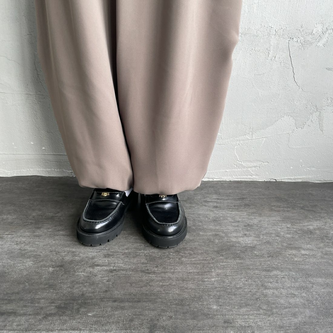 mizuiro ind [ミズイロインド] ドローストリングヘムパンツ [4-260062] 20 BEIGE &&モデル身長：158cm 着用サイズ：F&&