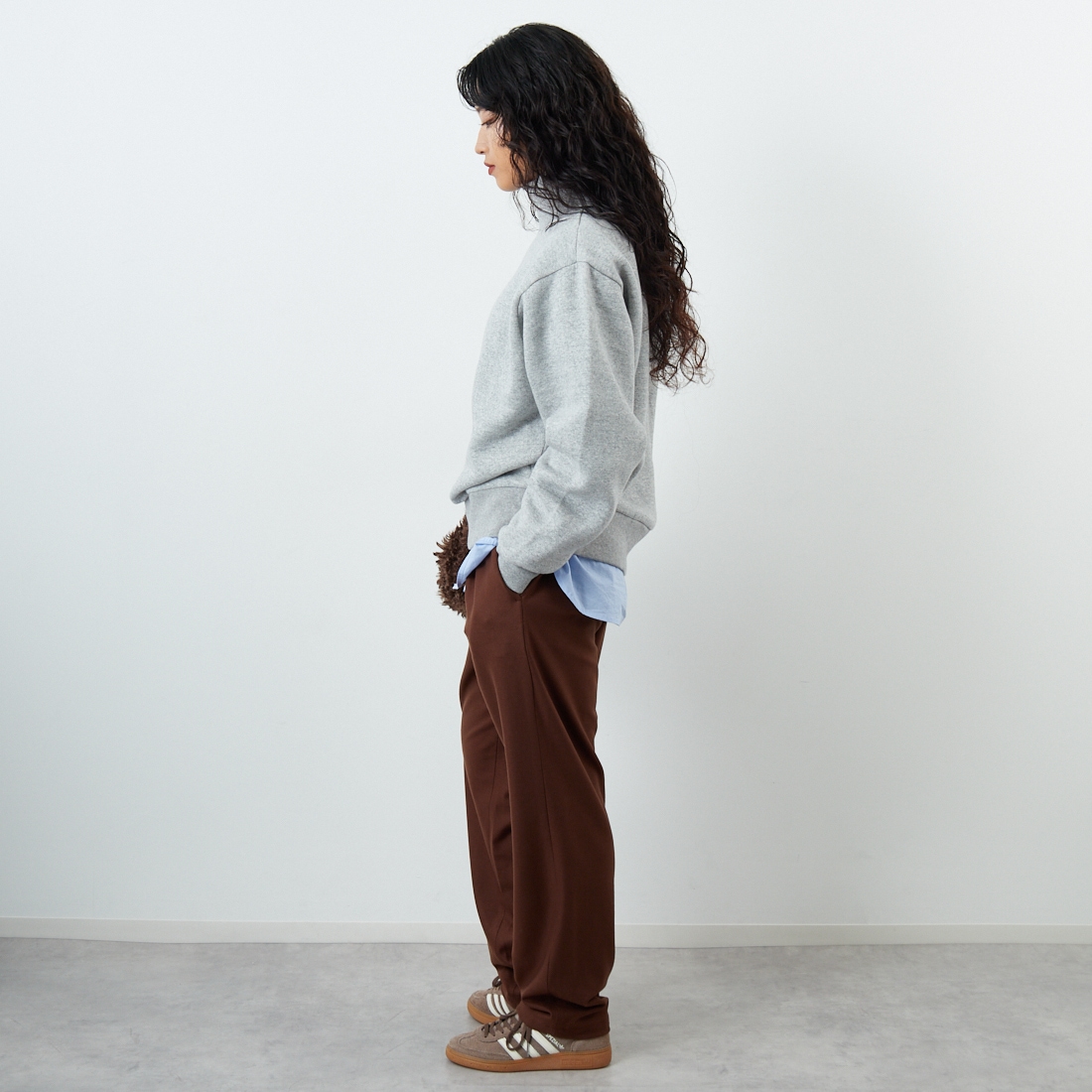 THE SHINZONE [ザ シンゾーン] ハイネックコモンスウェット [25AMSCU11] 06 GRAY &&モデル身長：162cm 着用サイズ：F0&&