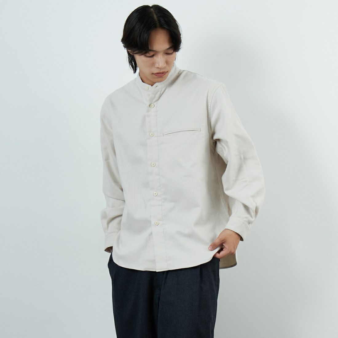 STILL BY HAND [スティルバイハンド] コットンピケバンドカラーシャツ [SH01254] ECRU &&モデル身長：179cm 着用サイズ：46&&