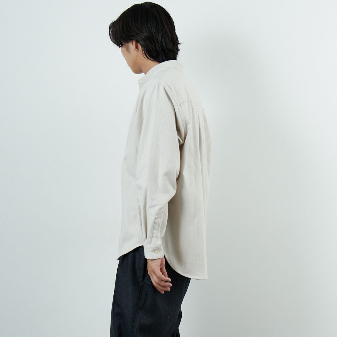 STILL BY HAND [スティルバイハンド] コットンピケバンドカラーシャツ [SH01254] ECRU &&モデル身長：179cm 着用サイズ：46&&