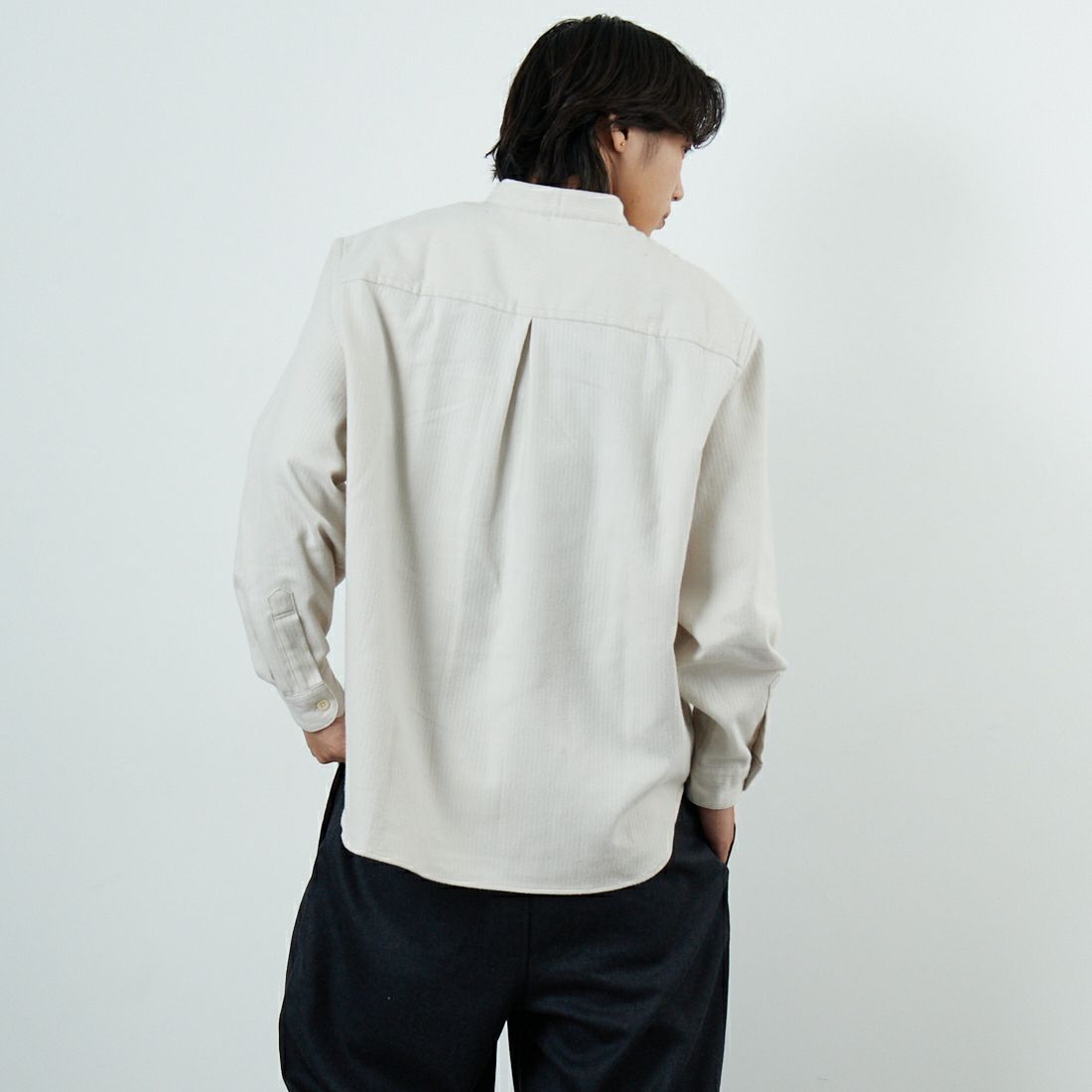 STILL BY HAND [スティルバイハンド] コットンピケバンドカラーシャツ [SH01254] ECRU &&モデル身長：179cm 着用サイズ：46&&