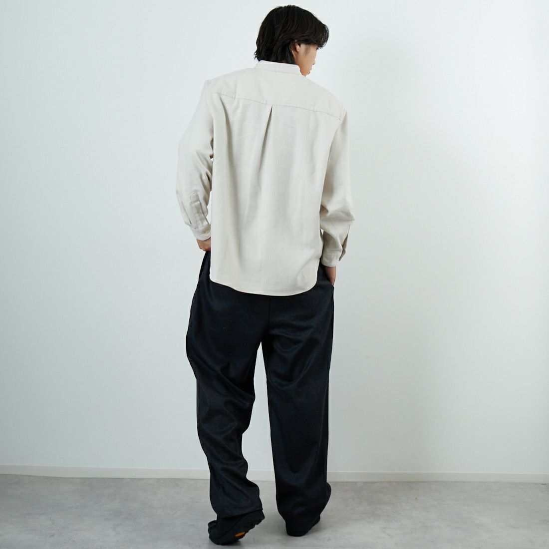 STILL BY HAND [スティルバイハンド] コットンピケバンドカラーシャツ [SH01254] ECRU &&モデル身長：179cm 着用サイズ：46&&