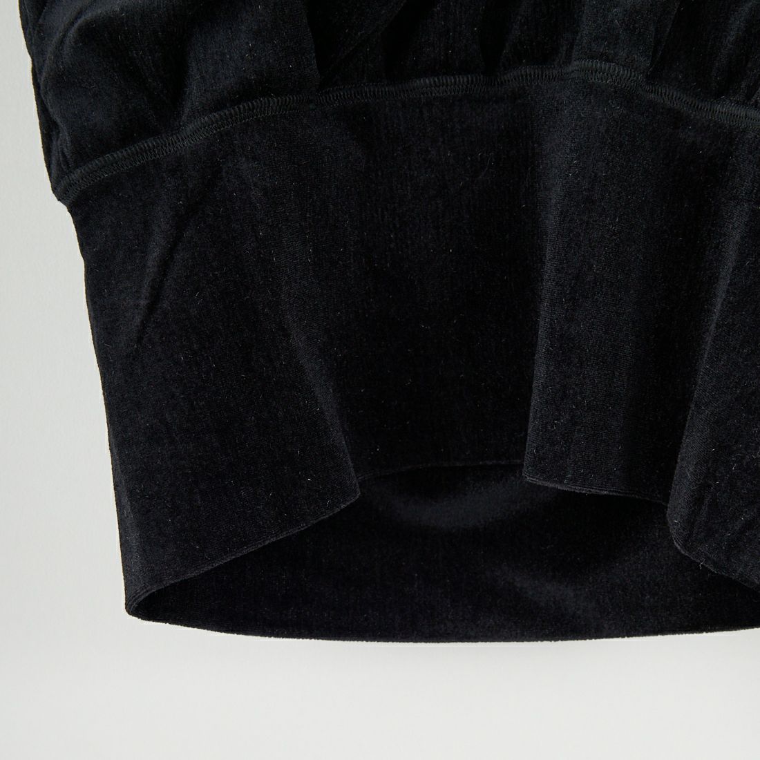 keena [キーナ] 30D エンボスベルベットカシュクールトップス [SKJ-25044W] BLACK