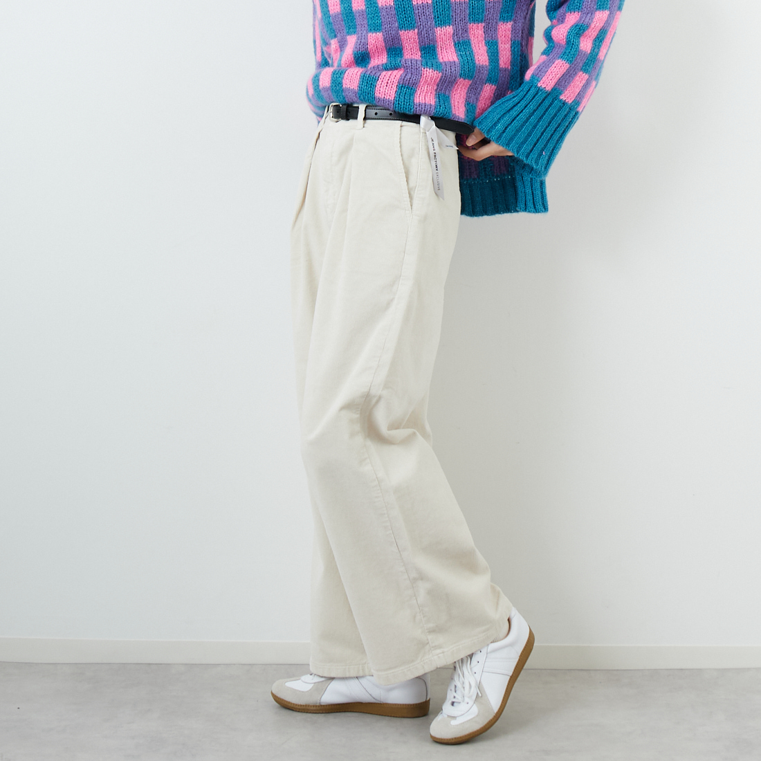 SOMETHING [サムシング] 別注 ベルト付きタックワイドパンツ [SN765W-JF] 9534 IVORY &&モデル身長：162cm 着用サイズ：XS&&