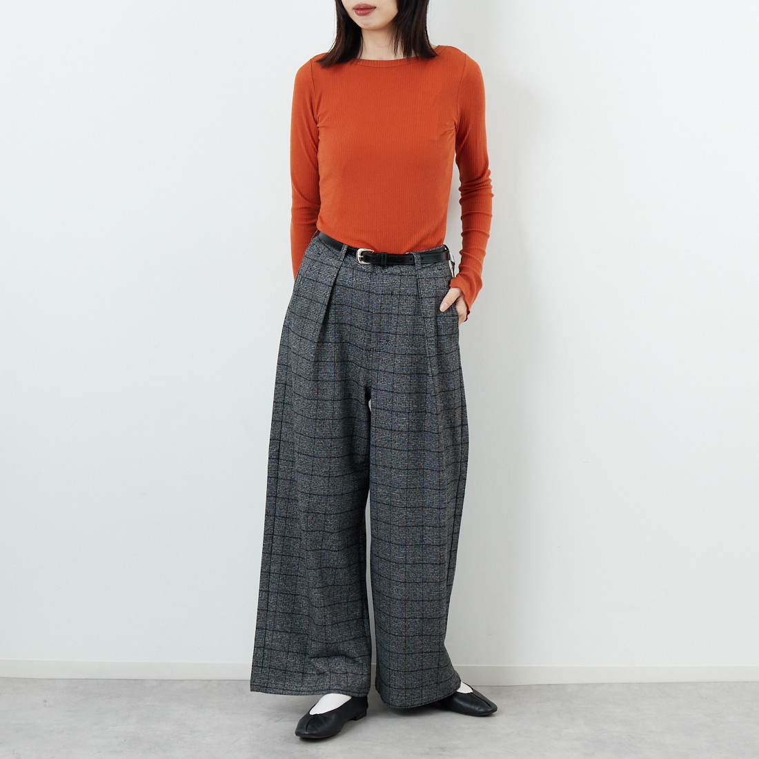 SOMETHING [サムシング] 別注 ベルト付きタックワイドパンツ [SN765W-JF] 9591 G.CHK &&モデル身長：162cm 着用サイズ：S&&