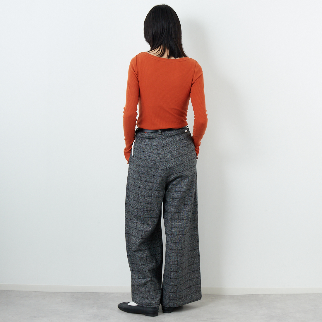 SOMETHING [サムシング] 別注 ベルト付きタックワイドパンツ [SN765W-JF] 9591 G.CHK &&モデル身長：162cm 着用サイズ：S&&