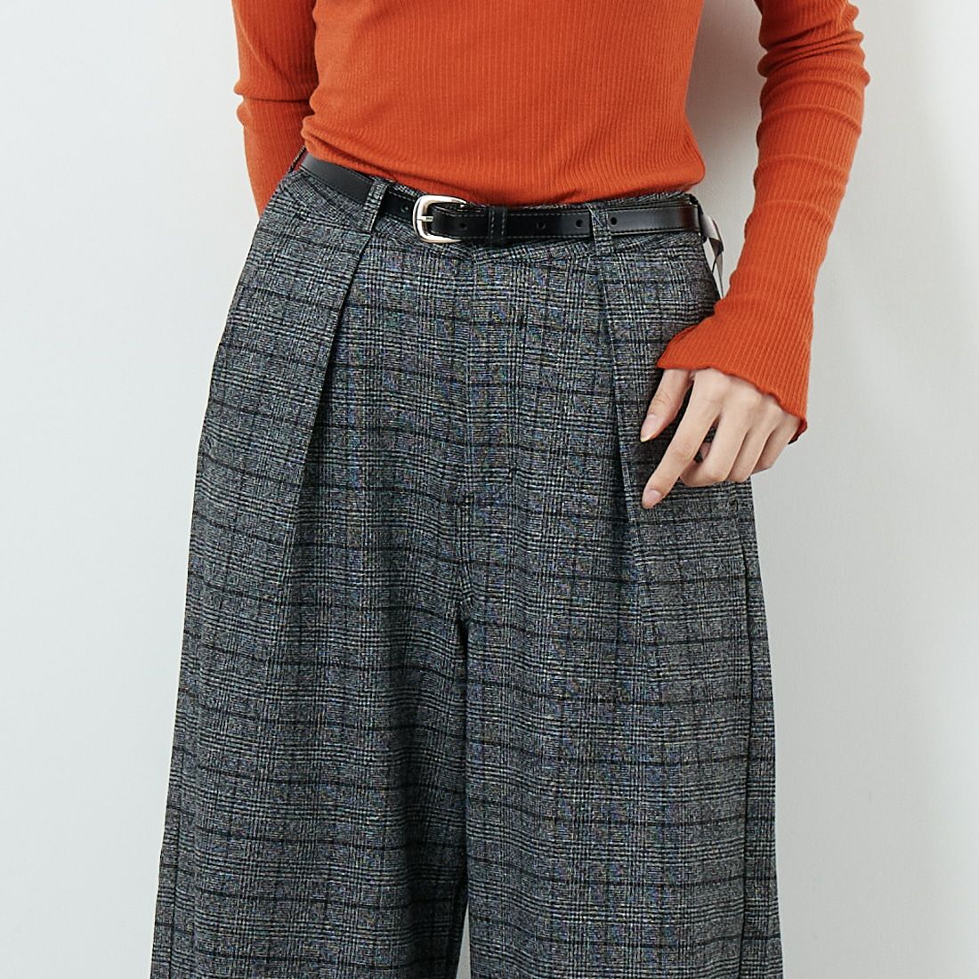 SOMETHING [サムシング] 別注 ベルト付きタックワイドパンツ [SN765W-JF] 9591 G.CHK &&モデル身長：162cm 着用サイズ：S&&