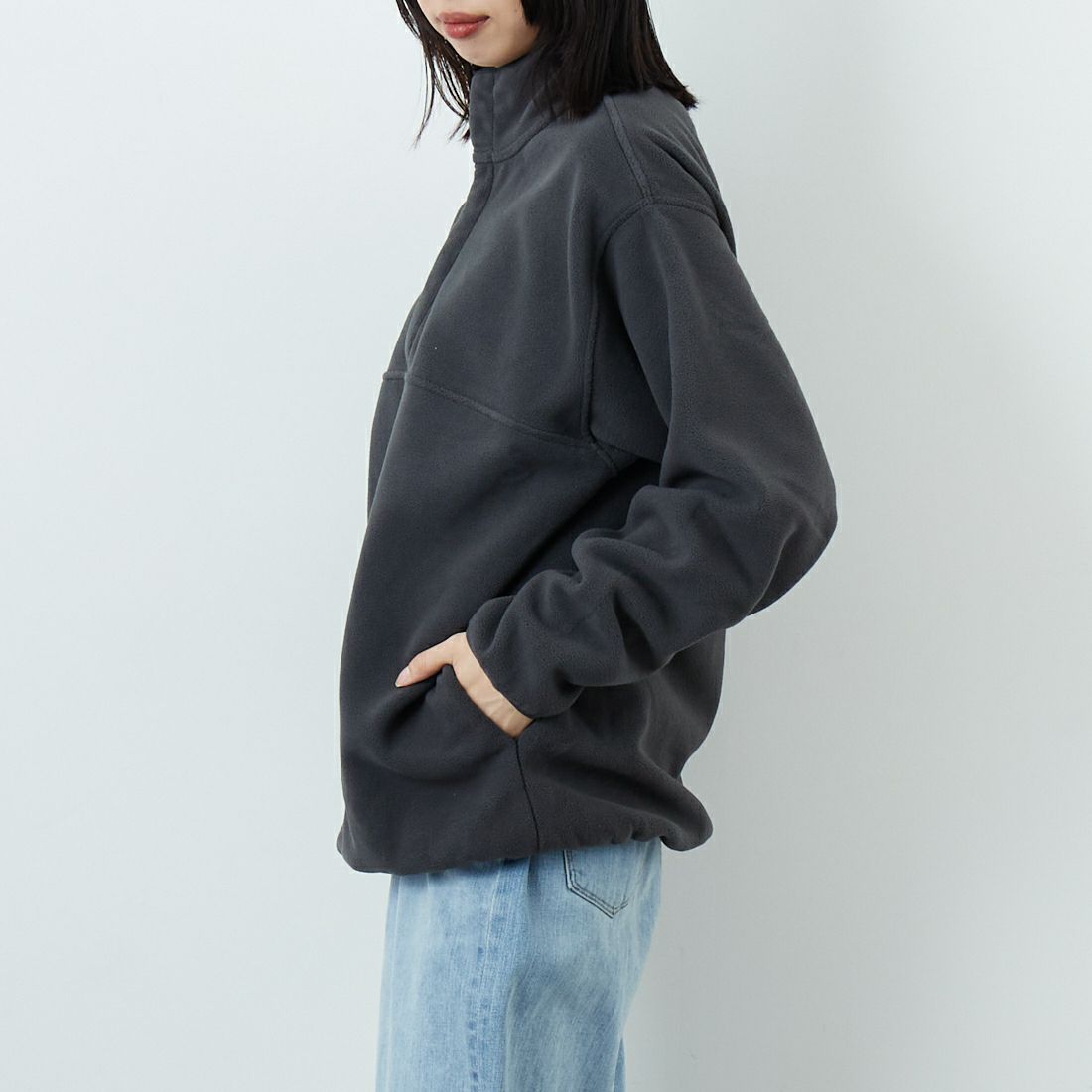 MADE BLANKS [メイドブランクス] ホリデーポーラーフリースプルオーバー [HOLIDAY-POLAR-FLEECE] BLACK &&モデル身長：162cm 着用サイズ：S&&