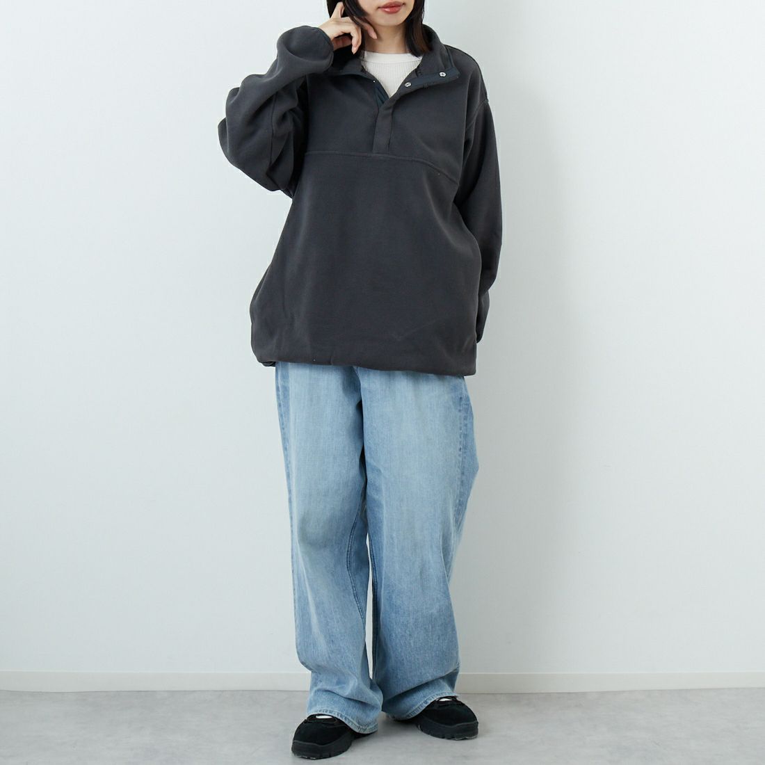 MADE BLANKS [メイドブランクス] ホリデーポーラーフリースプルオーバー [HOLIDAY-POLAR-FLEECE] BLACK &&モデル身長：162cm 着用サイズ：S&&