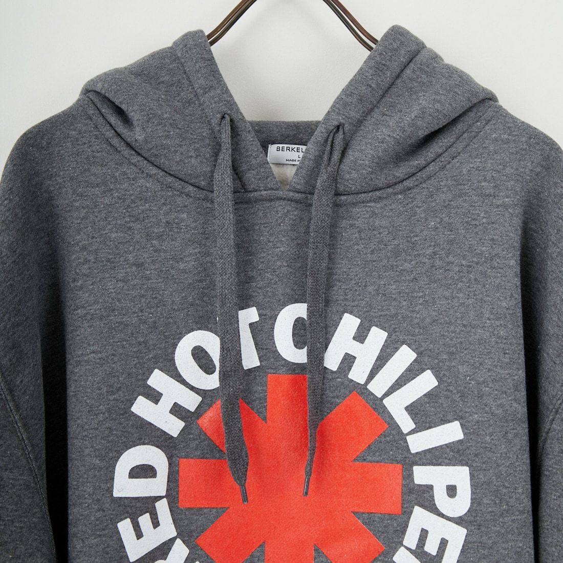 MUSIC TEE [ミュージックティー] Red Hot Chili Peppers ロックプリントプルオーバーフーディ [CLASSIC-ASTERISK] BLACK