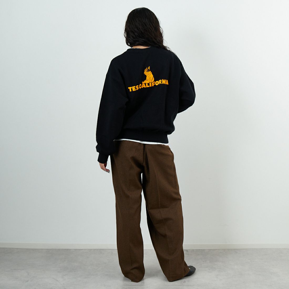 The Endless Summer [エンドレスサマー] TES SAME オールドクルーネックスウェット [FH-25774321] 01 BLACK &&モデル身長：162cm 着用サイズ：S&&