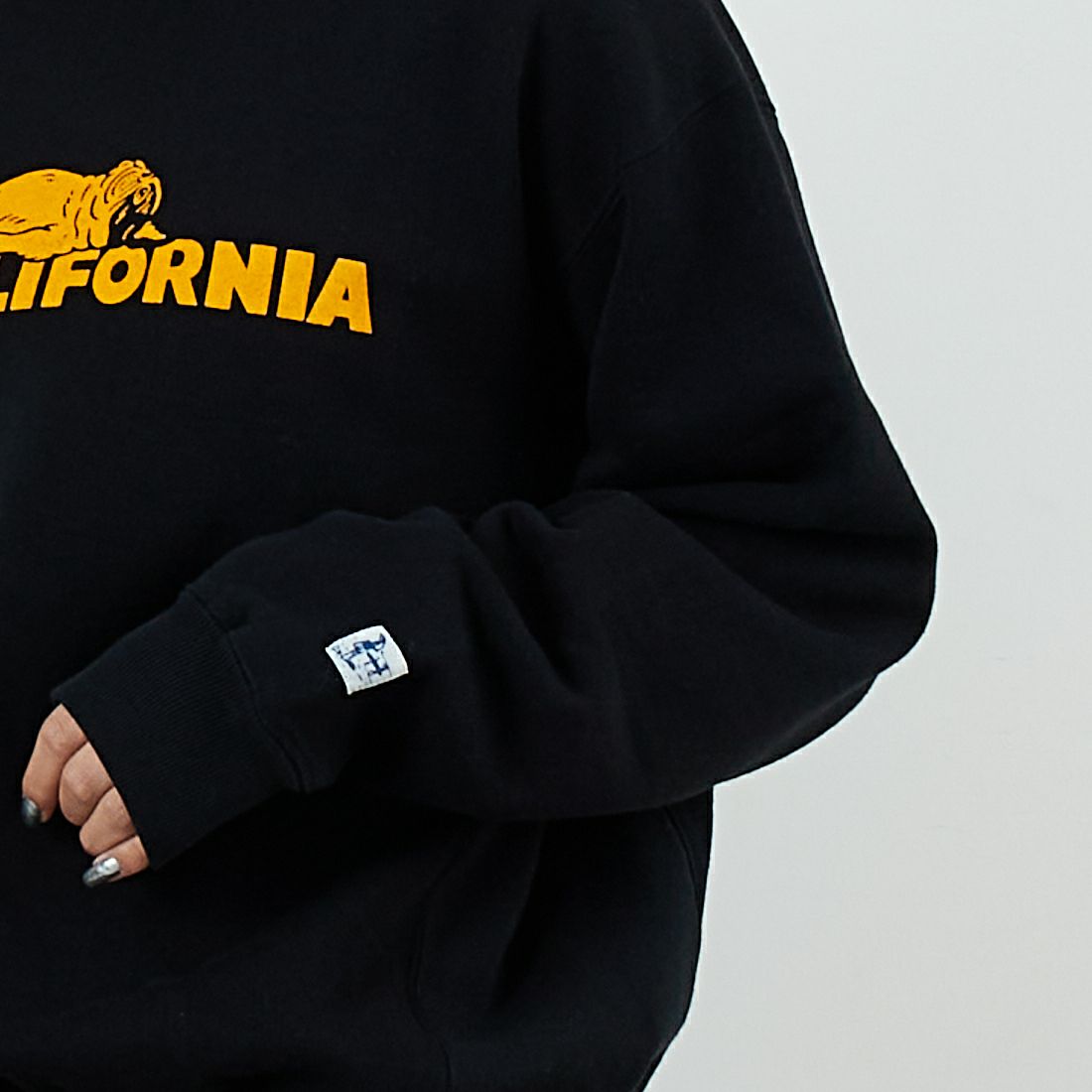 The Endless Summer [エンドレスサマー] TES SAME オールドクルーネックスウェット [FH-25774321] 01 BLACK &&モデル身長：162cm 着用サイズ：S&&