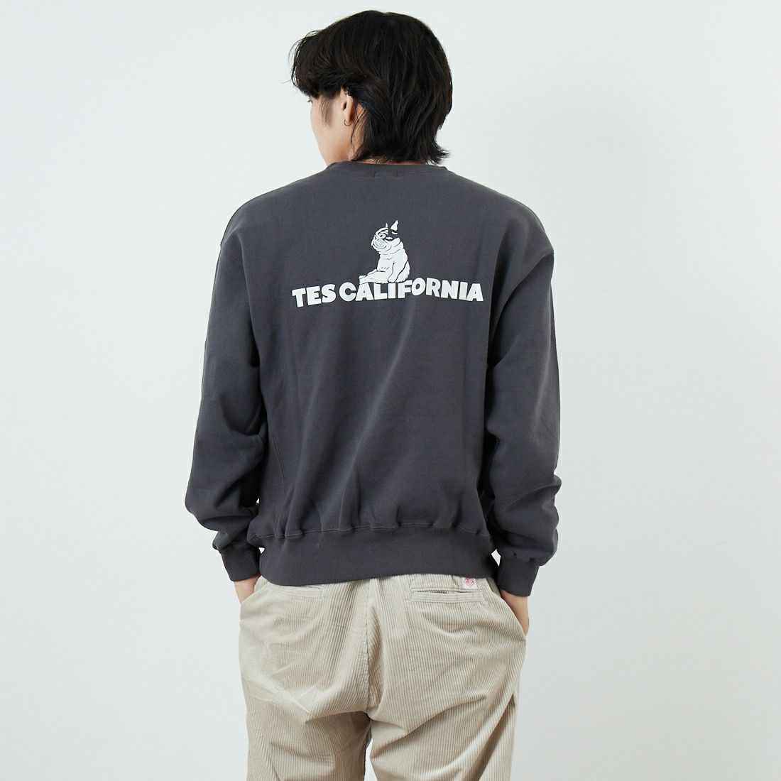 The Endless Summer [エンドレスサマー] TES SAME オールドクルーネックスウェット [FH-25774321] 02 CHARCOA &&モデル身長：179cm 着用サイズ：M&&
