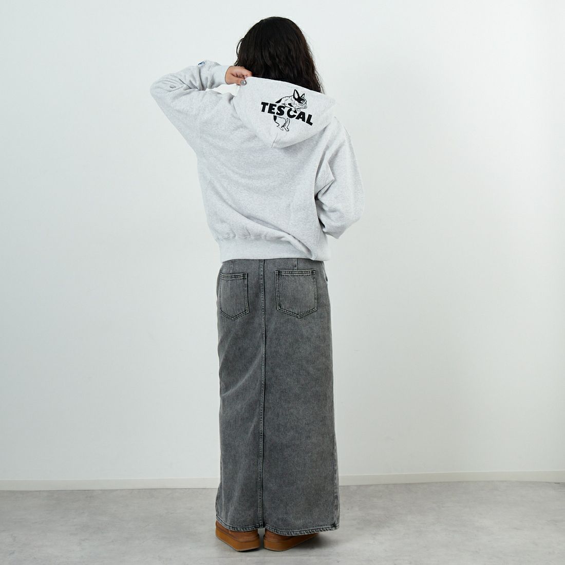 The Endless Summer [エンドレスサマー] TES CAL ローカルスウェットパーカー [FH-25774320] 03 MIX GRY &&モデル身長：162cm 着用サイズ：S&&