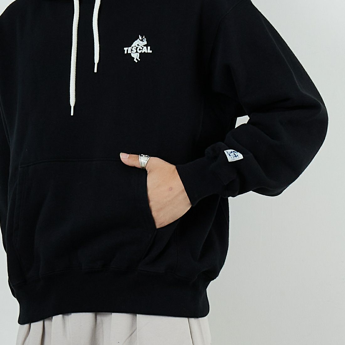 The Endless Summer [エンドレスサマー] TES CAL ローカルスウェットパーカー [FH-25774320] 01 BLACK &&モデル身長：179cm 着用サイズ：M&&