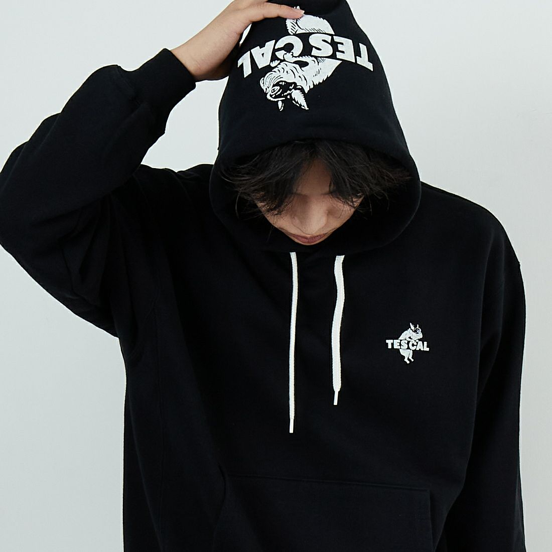 The Endless Summer [エンドレスサマー] TES CAL ローカルスウェットパーカー [FH-25774320] 01 BLACK &&モデル身長：179cm 着用サイズ：M&&