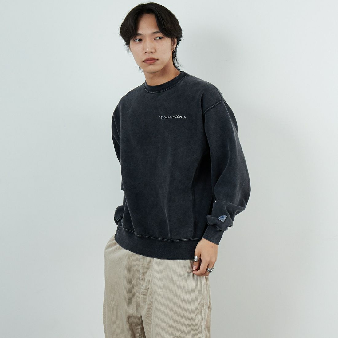 The Endless Summer [エンドレスサマー] バンダナ刺繍 ピグメントビッグスウェット [C-25774304] 01 BLACK &&モデル身長：179cm 着用サイズ：M&&