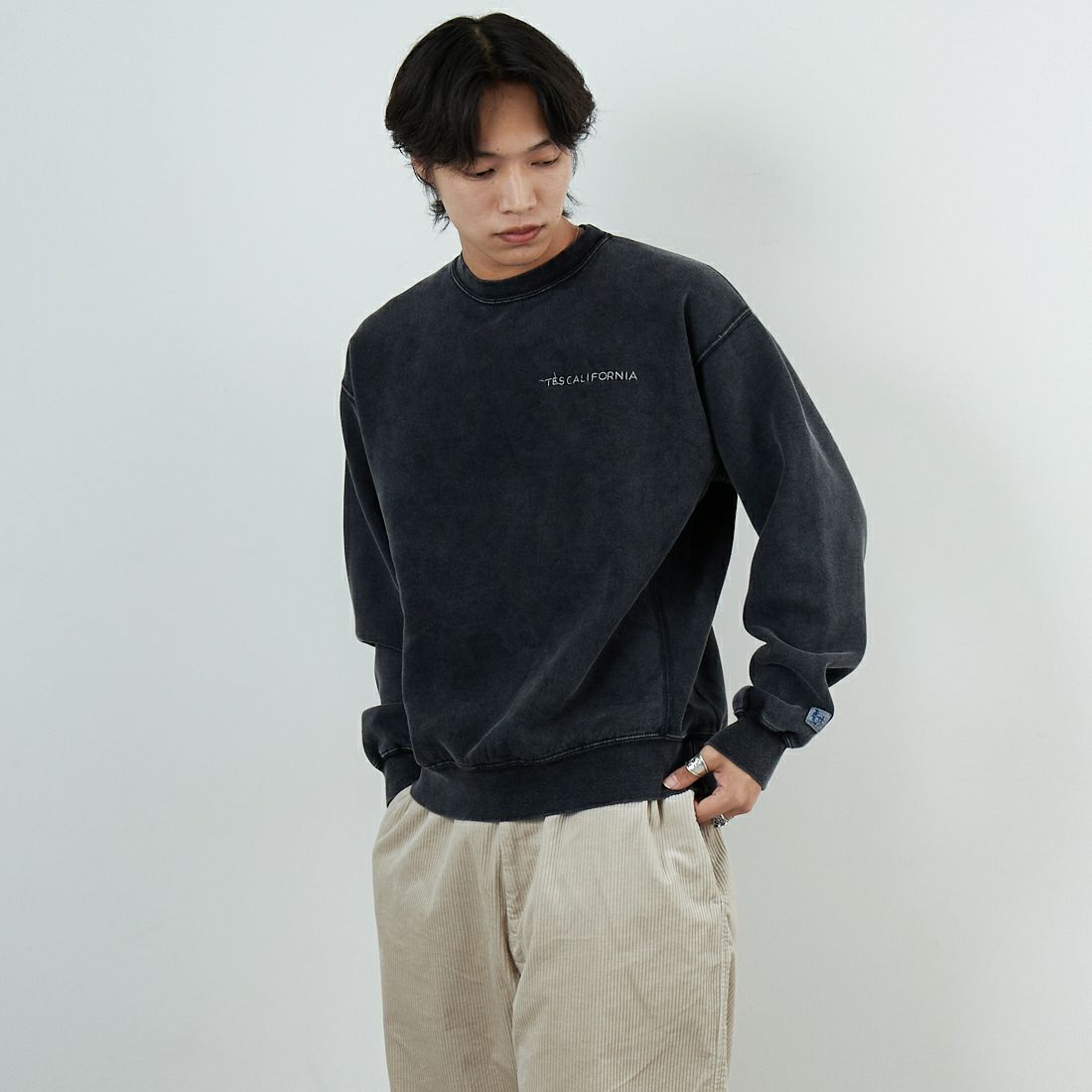 The Endless Summer [エンドレスサマー] バンダナ刺繍 ピグメントビッグスウェット [C-25774304] 01 BLACK &&モデル身長：179cm 着用サイズ：M&&