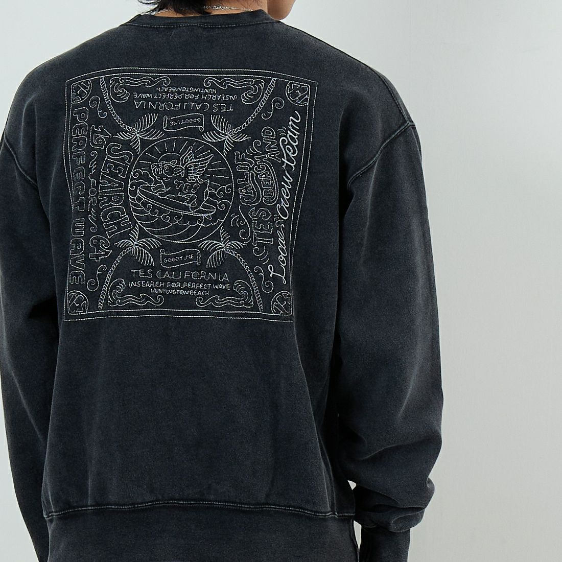 The Endless Summer [エンドレスサマー] バンダナ刺繍 ピグメントビッグスウェット [C-25774304] 01 BLACK &&モデル身長：179cm 着用サイズ：M&&