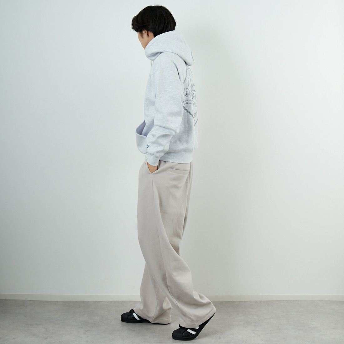 The Endless Summer [エンドレスサマー] バンダナ刺繍 ビッグスウェットパーカー [C-25774301] 06 OATMEAL &&モデル身長：179cm 着用サイズ：M&&