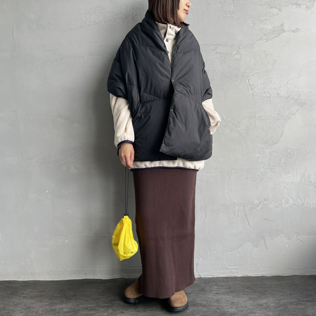 NANGA [ナンガ] ダウンポンチョマフラー [NA2442-3C605] BLK &&モデル身長：160cm 着用サイズ：F&&