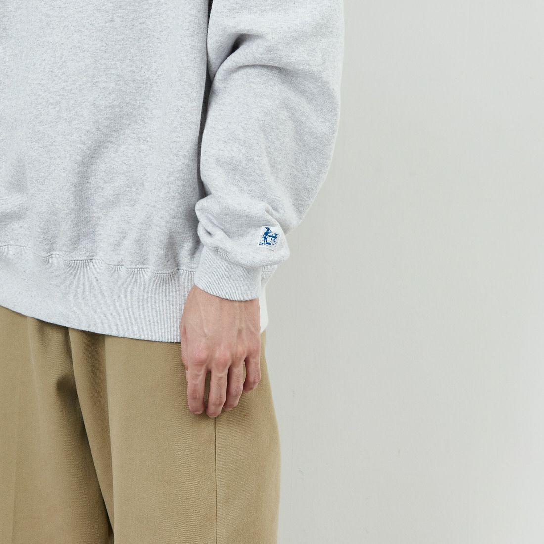 The Endless Summer [エンドレスサマー] 別注 NAP TIME クルーネックスウェット [FH-25774502-JF] GRAY &&モデル身長：168cm 着用サイズ：L&&