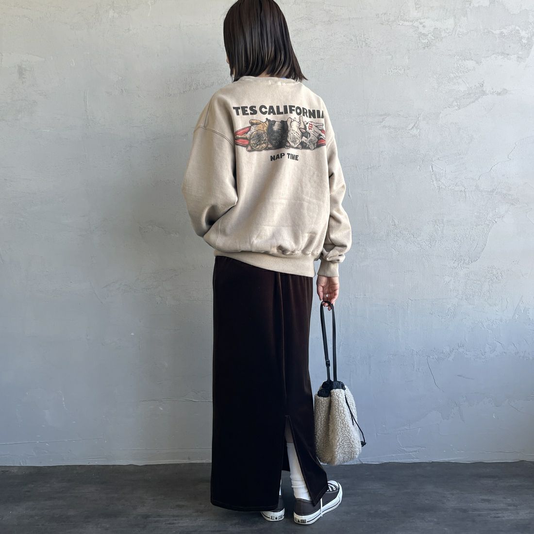 The Endless Summer [エンドレスサマー] 別注 NAP TIME クルーネックスウェット [FH-25774502-JF] BEIGE &&モデル身長：159cm 着用サイズ：S&&