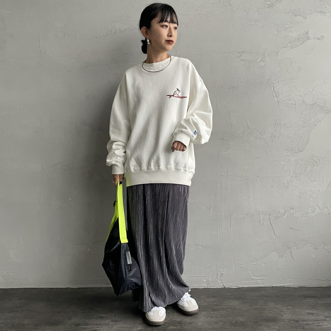 The Endless Summer [エンドレスサマー] 別注 NAP TIME クルーネックスウェット [FH-25774502-JF] WHITE &&モデル身長：150cm 着用サイズ：S&&