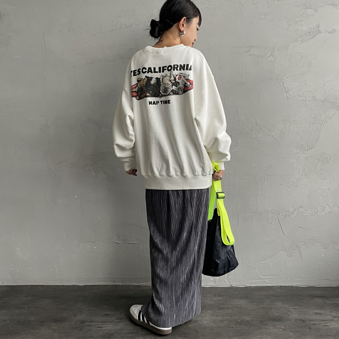 The Endless Summer [エンドレスサマー] 別注 NAP TIME クルーネックスウェット [FH-25774502-JF] WHITE &&モデル身長：150cm 着用サイズ：S&&