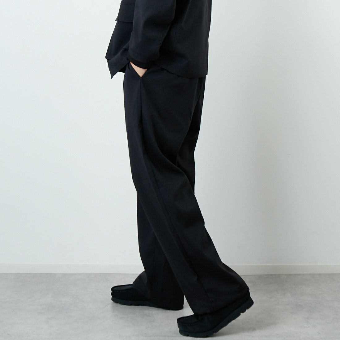 PERS PROJECTS [パースプロジェクト] 別注 イージースラックス [25FW-23093-JF]BLACK &&モデル身長：179cm 着用サイズ：3&&