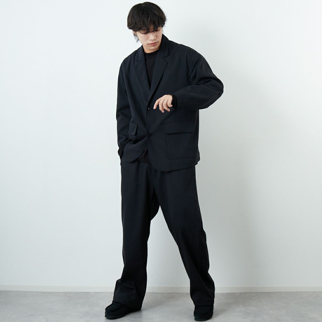 PERS PROJECTS [パースプロジェクト] 別注 イージースラックス [25FW-23093-JF]BLACK &&モデル身長：179cm 着用サイズ：3&&
