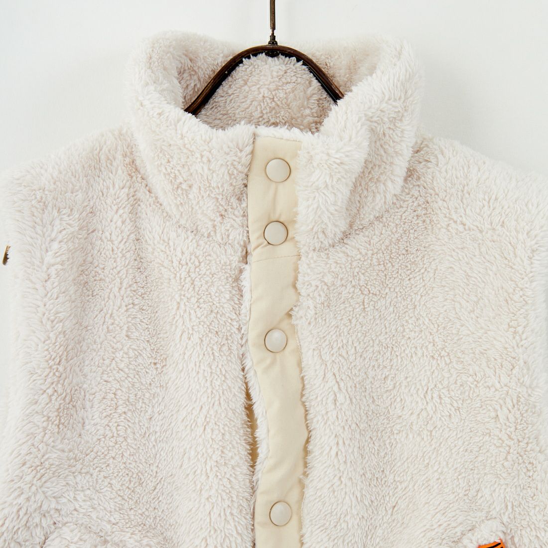 UNIVERSAL OVERALL [ユニバーサルオーバーオール] 別注 ショート丈ボアベスト [U2532436IN-JF] BEIGE