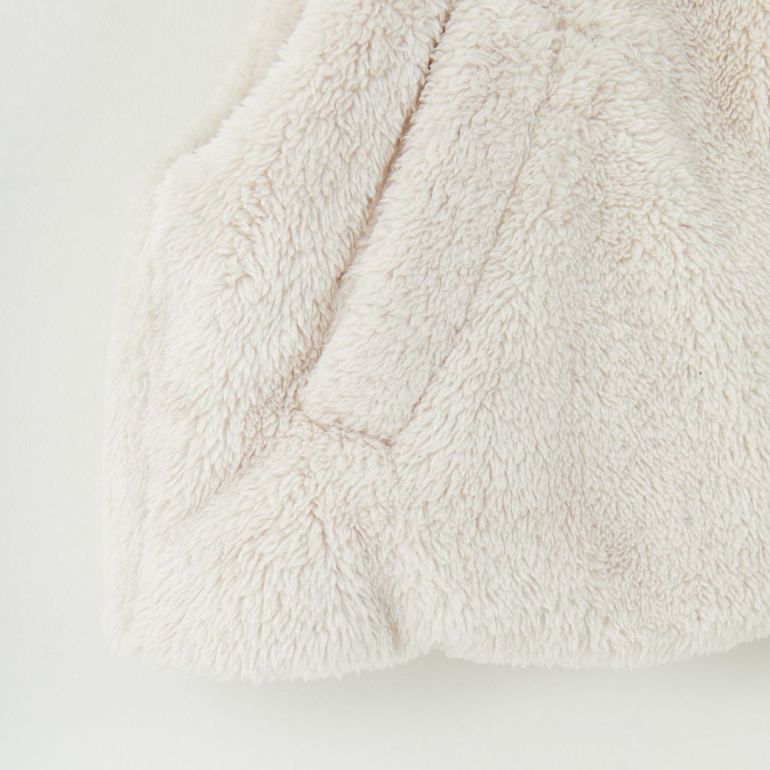 UNIVERSAL OVERALL [ユニバーサルオーバーオール] 別注 ショート丈ボアベスト [U2532436IN-JF] BEIGE