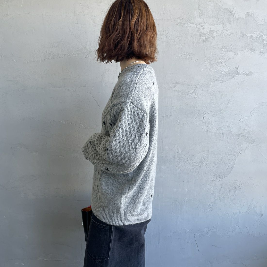 Noir Fabrik [ヌワールファブリック] ハート刺繍ケーブルニットプルオーバー [NF25131044] 07 GRAY &&モデル身長：158cm 着用サイズ：F&&