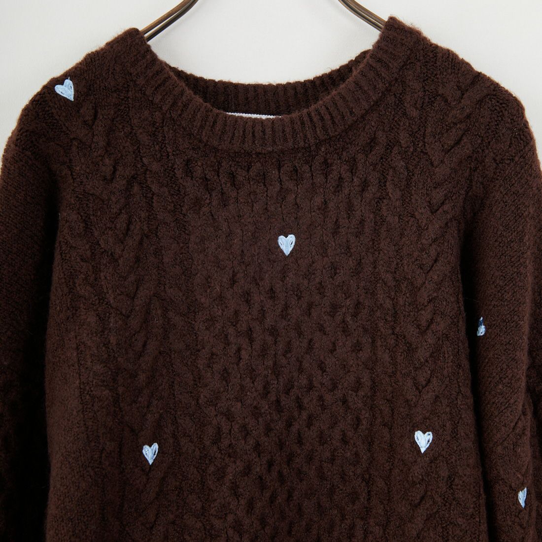 Noir Fabrik [ヌワールファブリック] ハート刺繍ケーブルニットプルオーバー [NF25131044] 28 BROWN