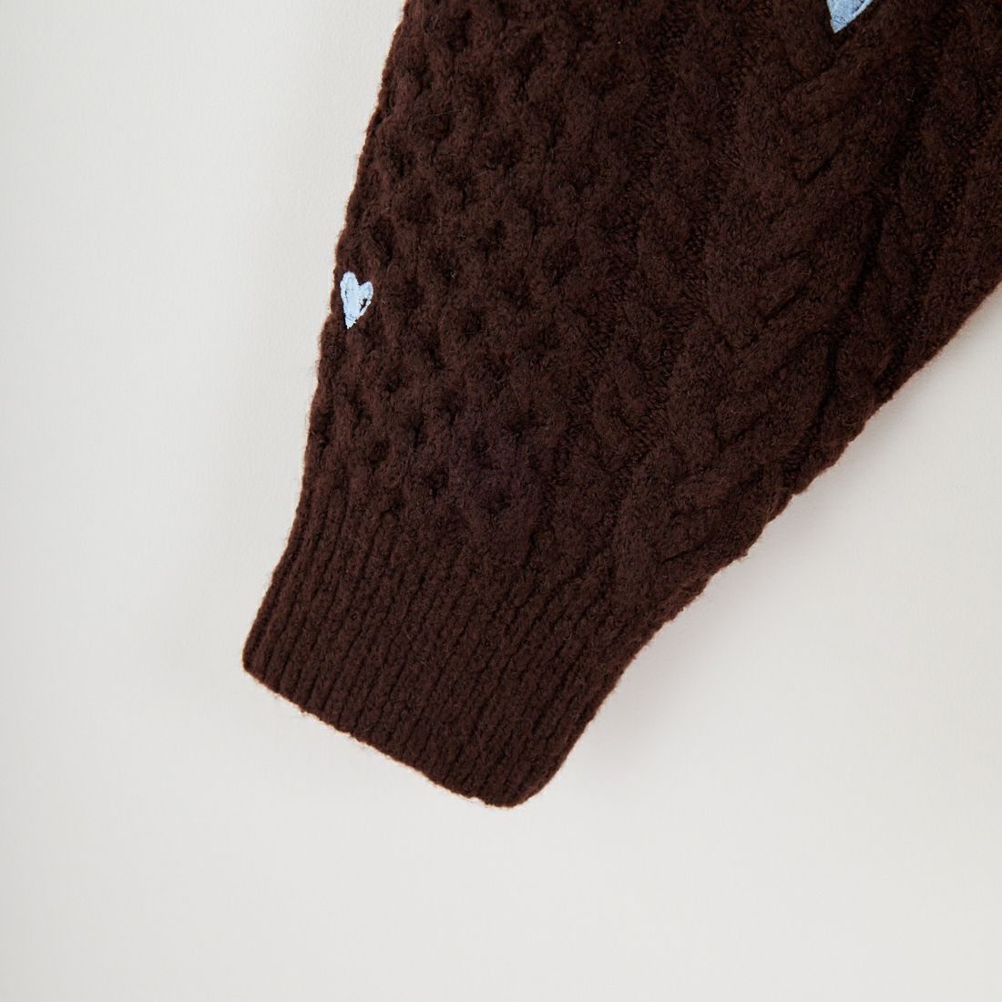 Noir Fabrik [ヌワールファブリック] ハート刺繍ケーブルニットプルオーバー [NF25131044] 28 BROWN