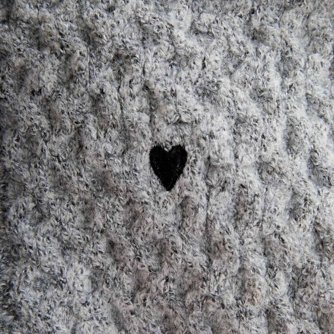 Noir Fabrik [ヌワールファブリック] ハート刺繍ケーブルニットプルオーバー [NF25131044] 07 GRAY