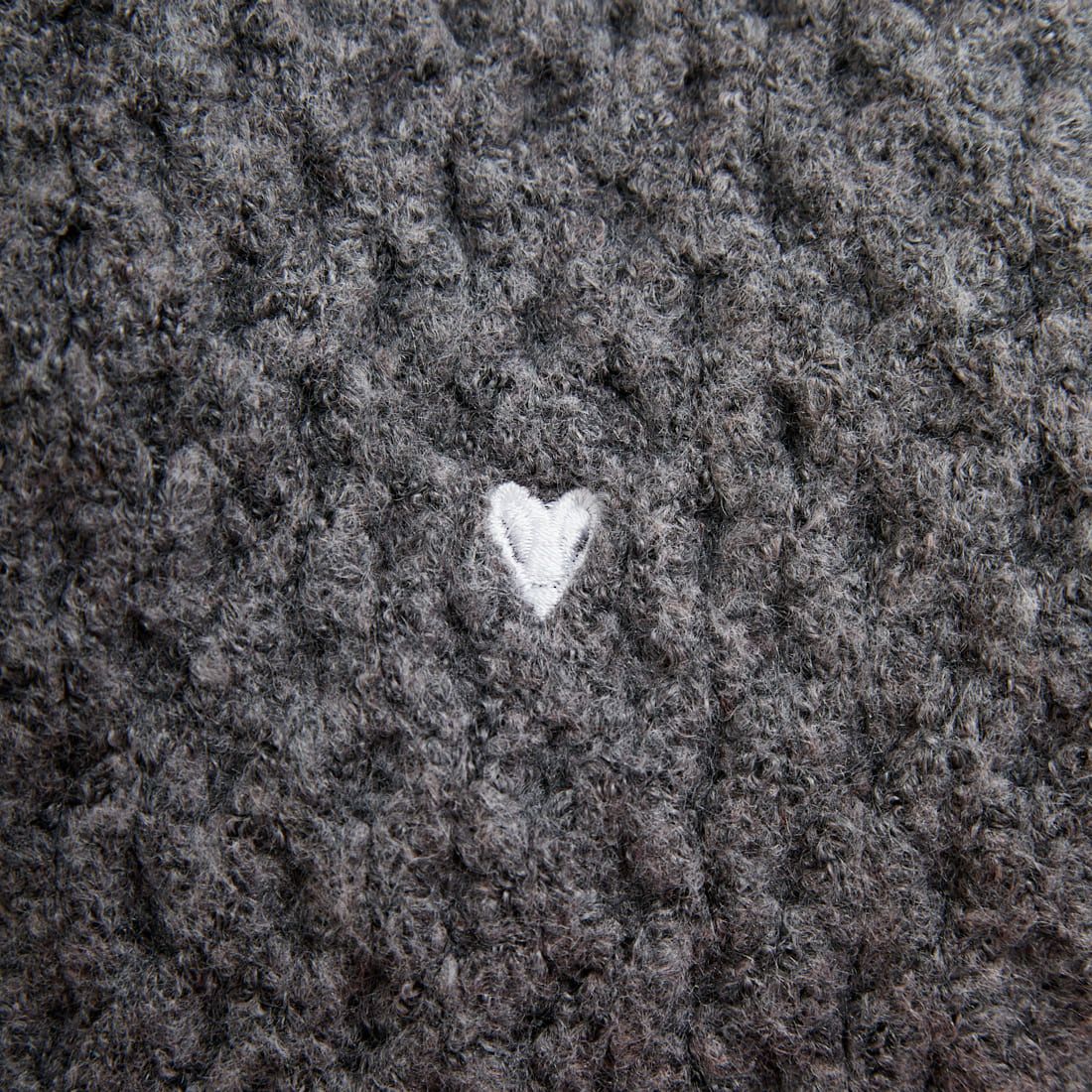 Noir Fabrik [ヌワールファブリック] ハート刺繍ケーブルニットプルオーバー [NF25131044] 08 CHARCOA
