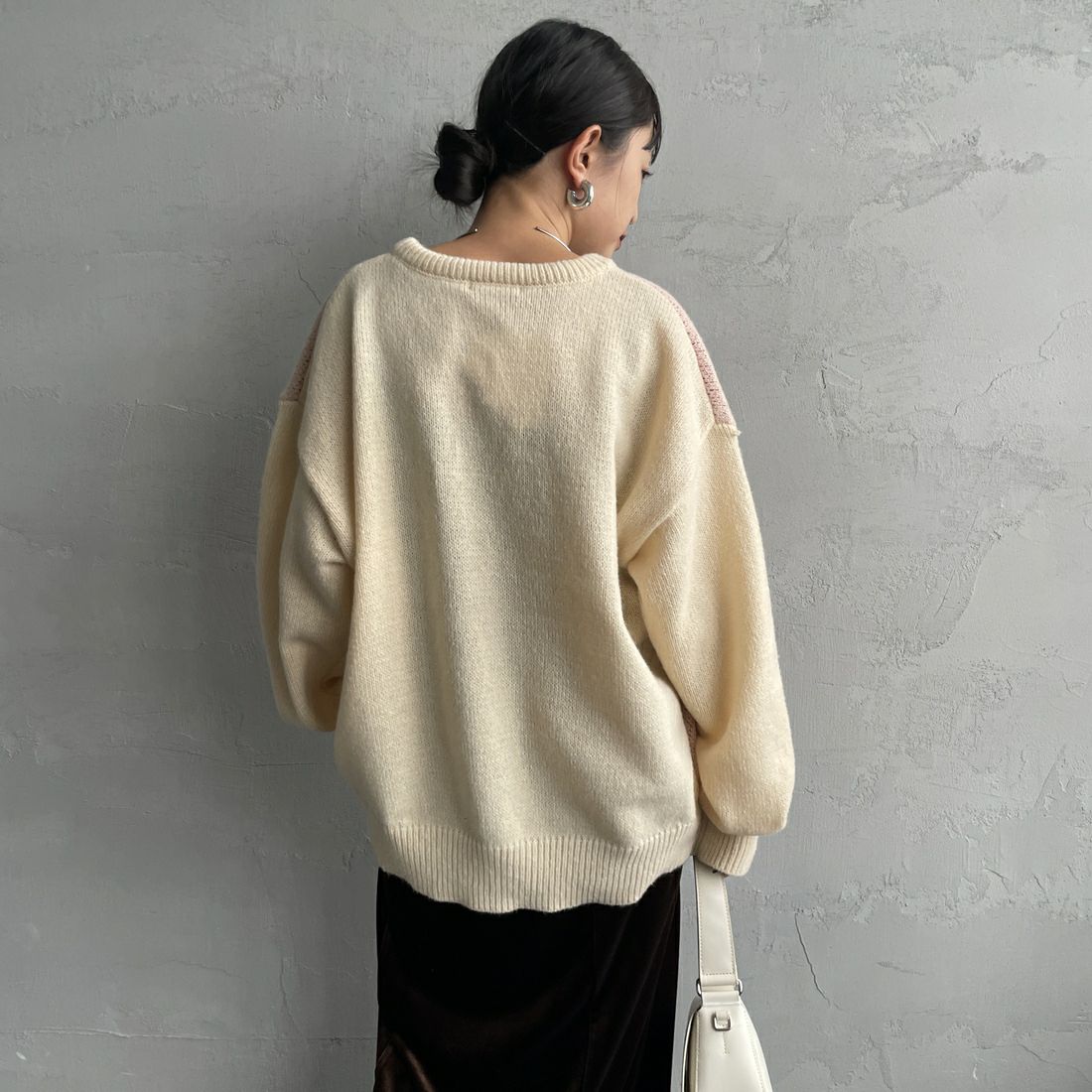 Noir Fabrik [ヌワールファブリック] アソートジャガードニットプルオーバー [NF25131043] 22 BEIGE &&モデル身長：150cm 着用サイズ：F&&