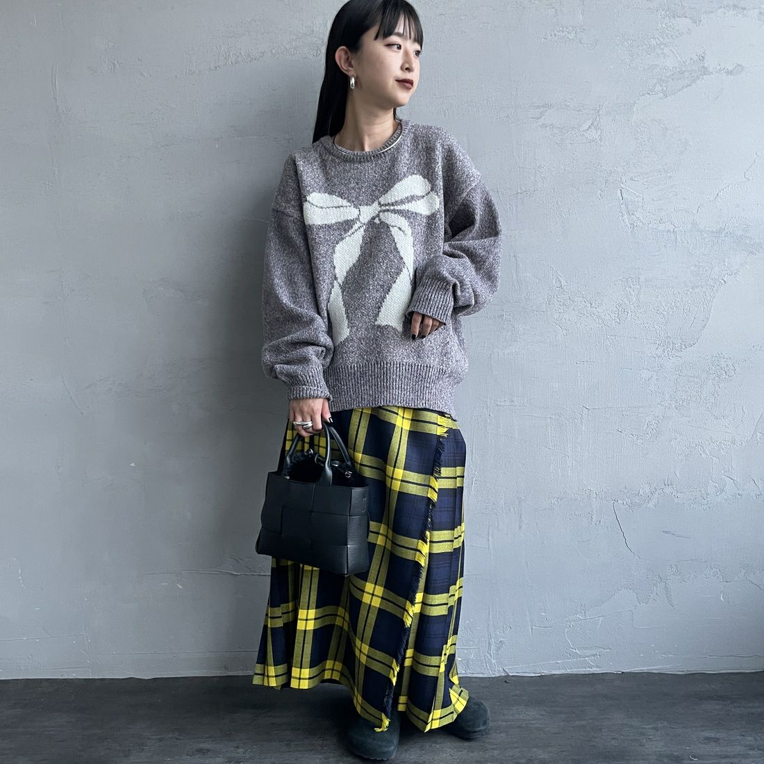 Noir Fabrik [ヌワールファブリック] アソートジャガードニットプルオーバー [NF25131043] 06 T.GRAY &&モデル身長：150cm 着用サイズ：F&&