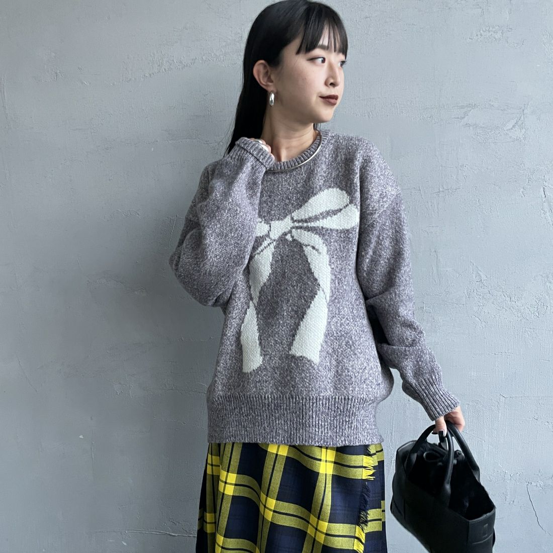 Noir Fabrik [ヌワールファブリック] アソートジャガードニットプルオーバー [NF25131043] 06 T.GRAY &&モデル身長：150cm 着用サイズ：F&&