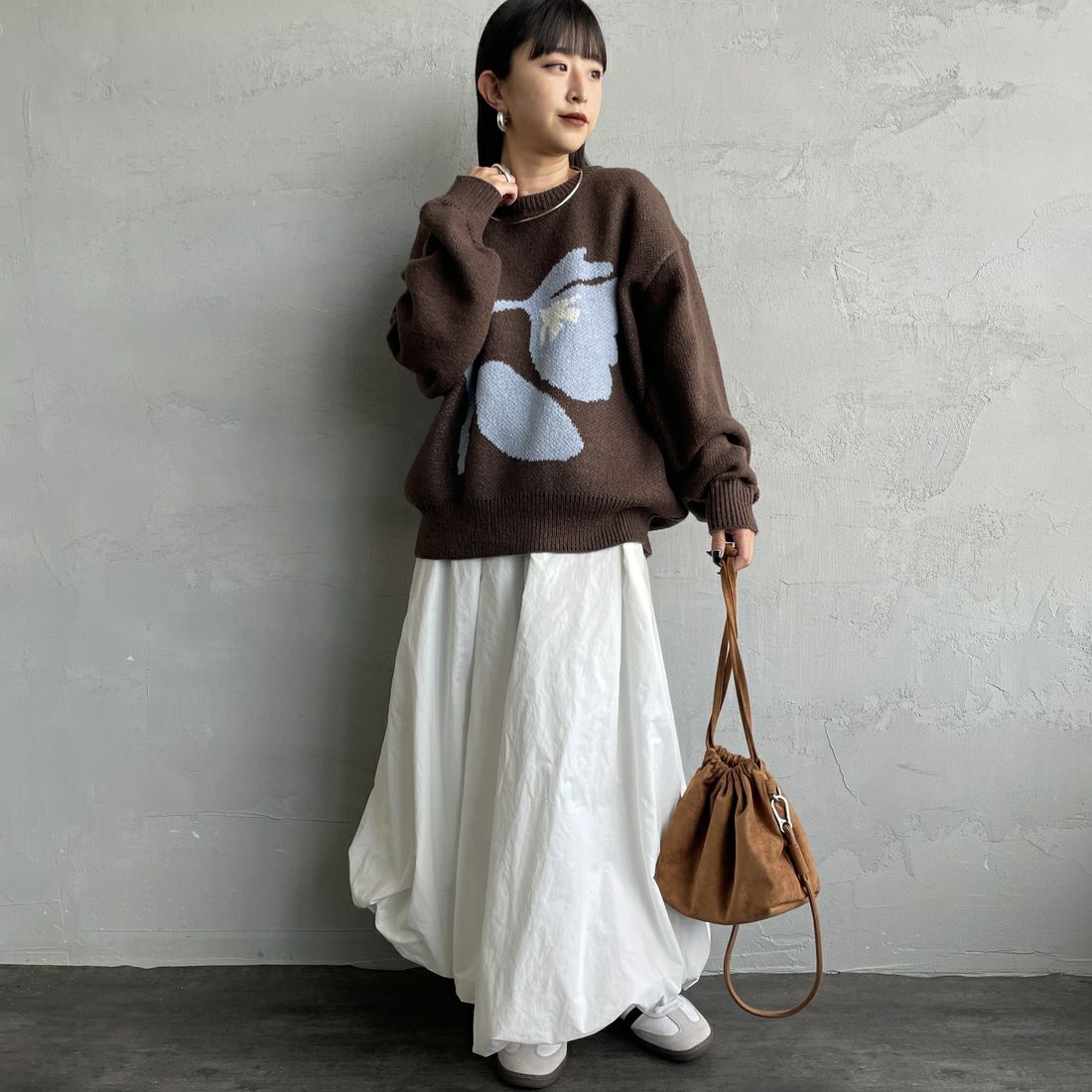 Noir Fabrik [ヌワールファブリック] アソートジャガードニットプルオーバー [NF25131043] 28 BROWN &&モデル身長：150cm 着用サイズ：F&&