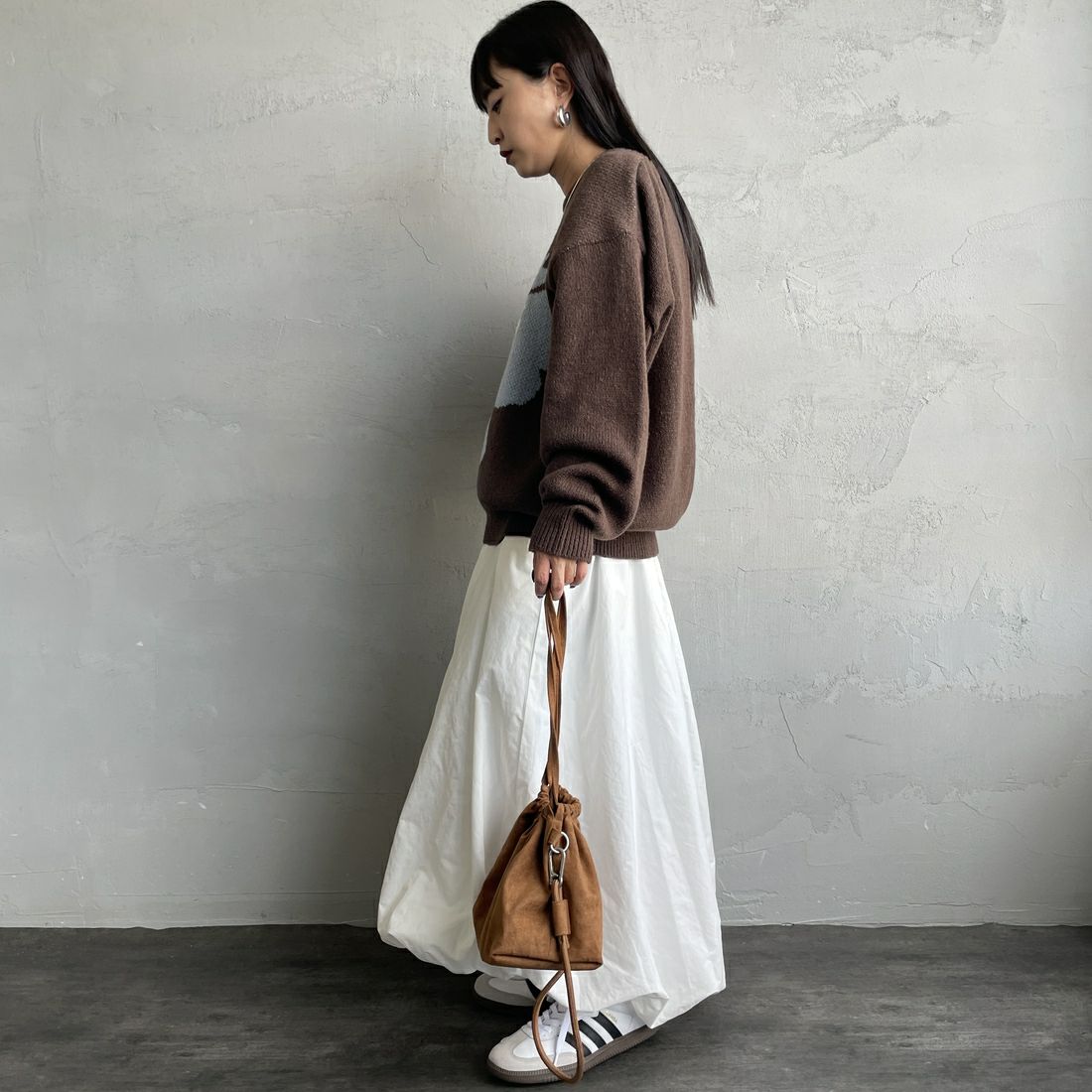 Noir Fabrik [ヌワールファブリック] アソートジャガードニットプルオーバー [NF25131043] 28 BROWN &&モデル身長：150cm 着用サイズ：F&&