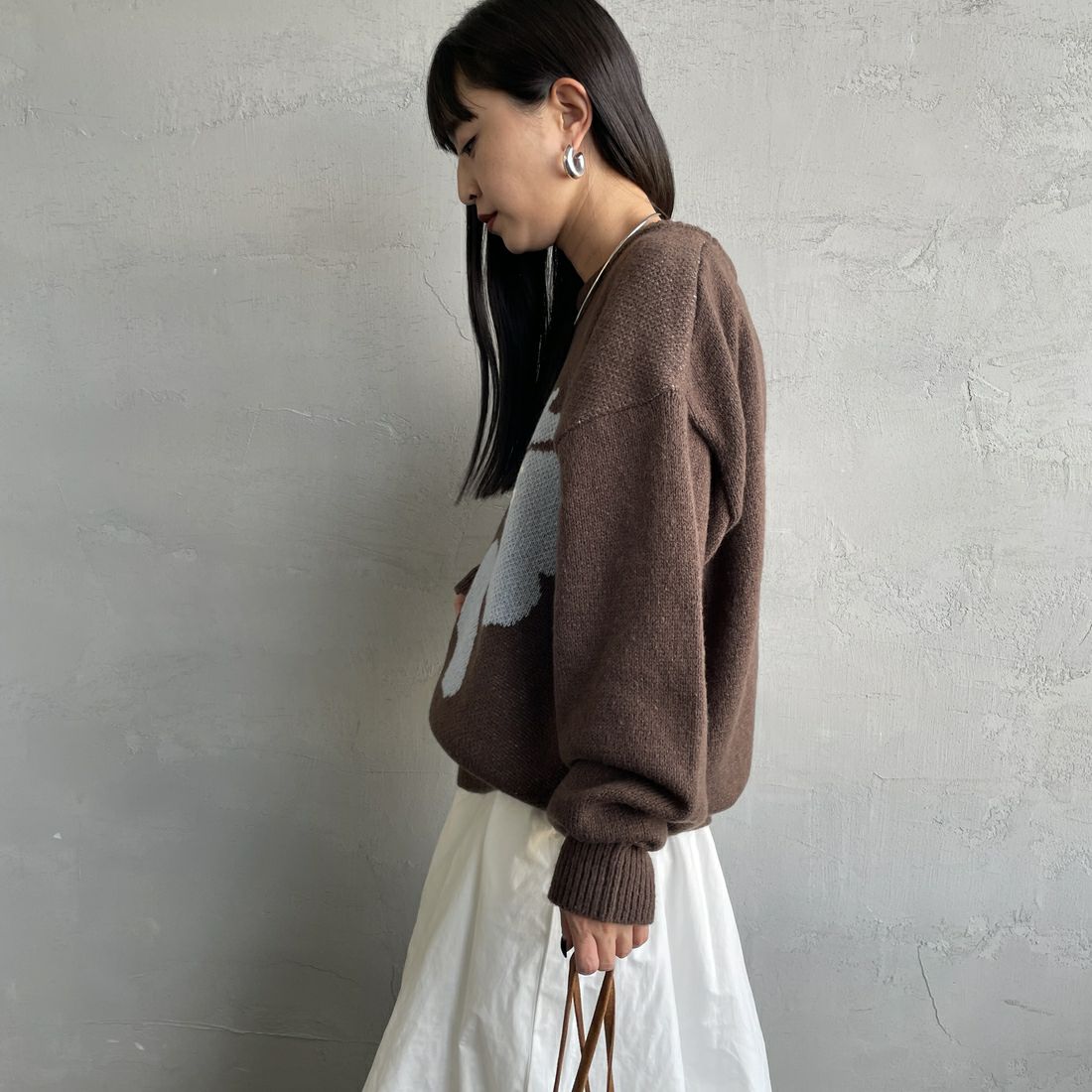 Noir Fabrik [ヌワールファブリック] アソートジャガードニットプルオーバー [NF25131043] 28 BROWN &&モデル身長：150cm 着用サイズ：F&&